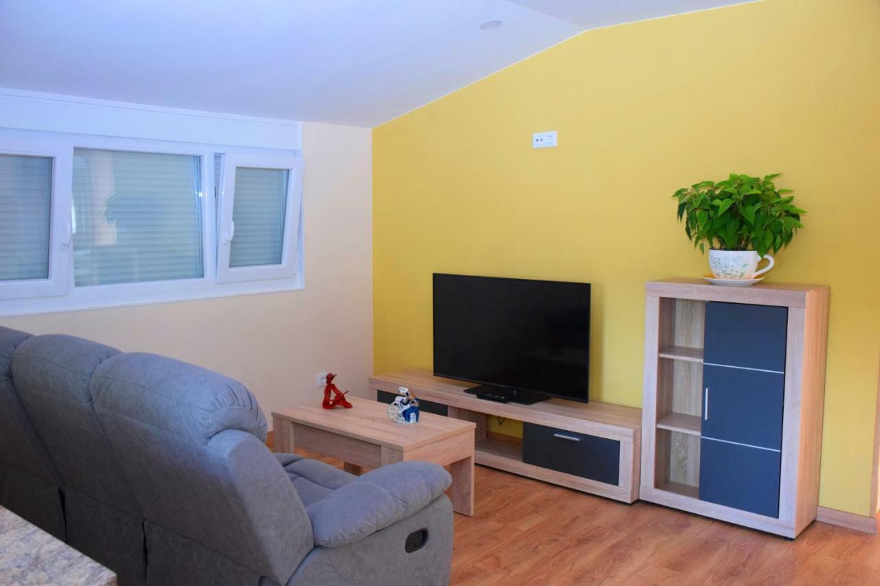O Mencer Do Camino Apartment Cee Exterior foto
