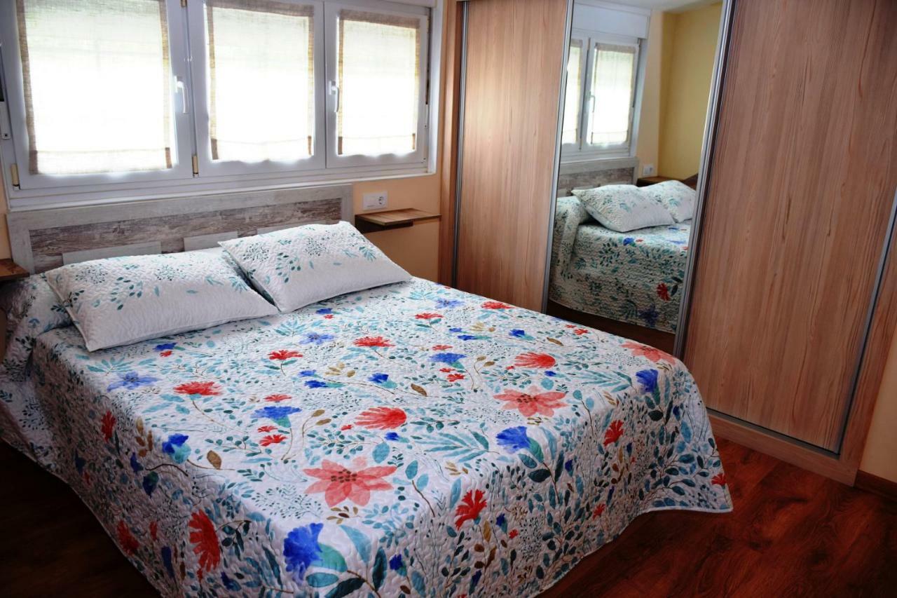O Mencer Do Camino Apartment Cee Exterior foto